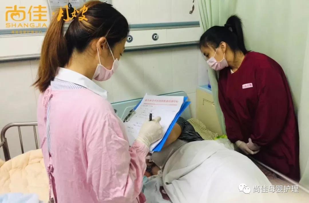 尚佳專(zhuān)業(yè)月嫂丨母乳丨你還認為初乳很臟，要擠掉的嗎？